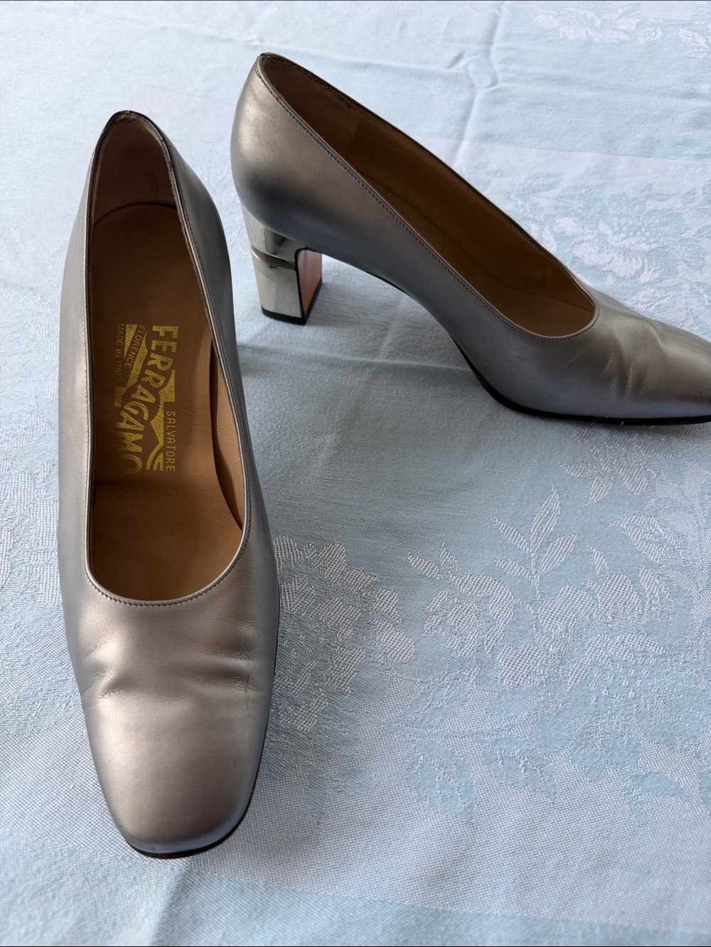VTG Salvatore Ferragamo Sz 6 Metallic Silver Leather Block Heel Pumps